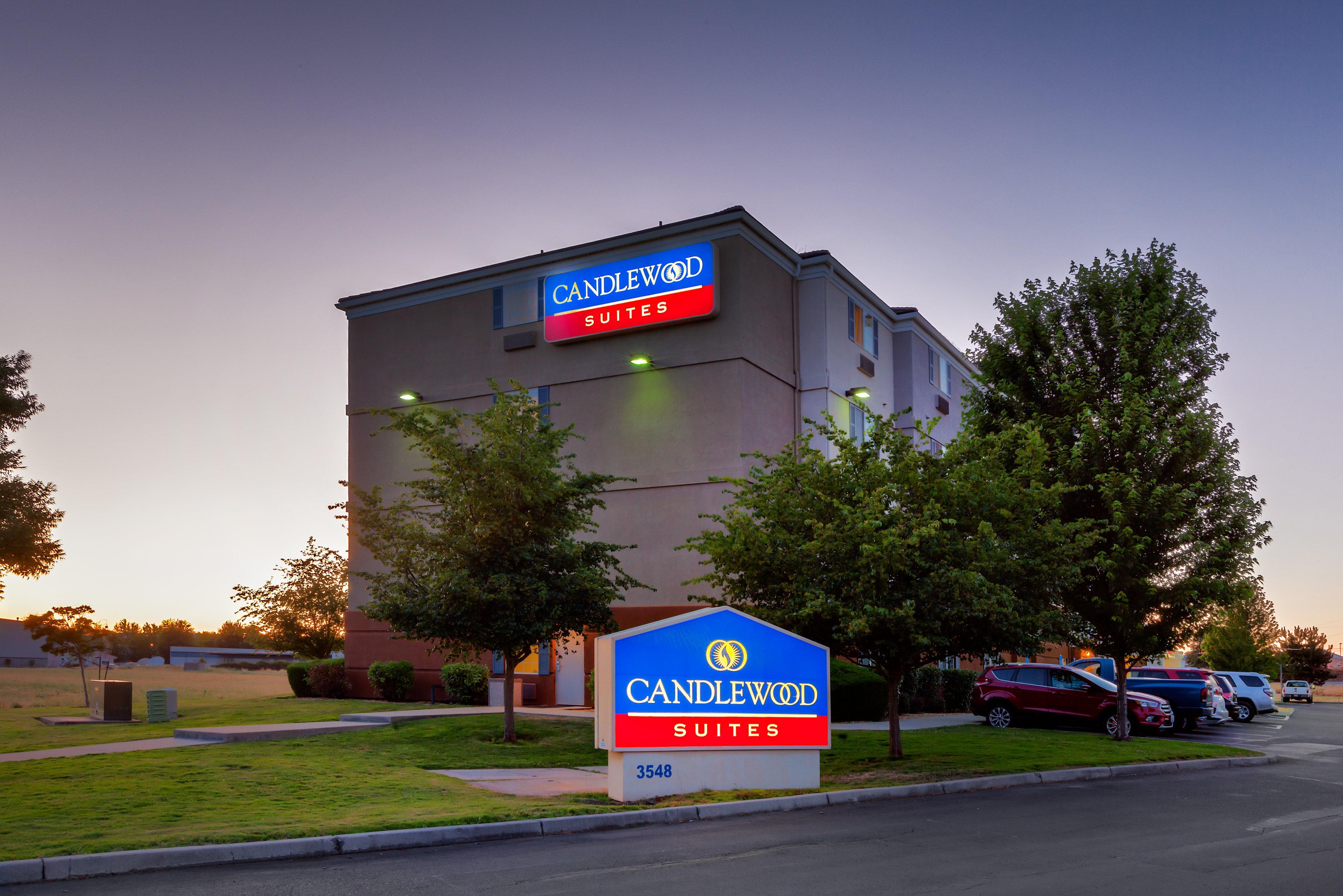 Candlewood Suites Medford By Ihg Exterior foto