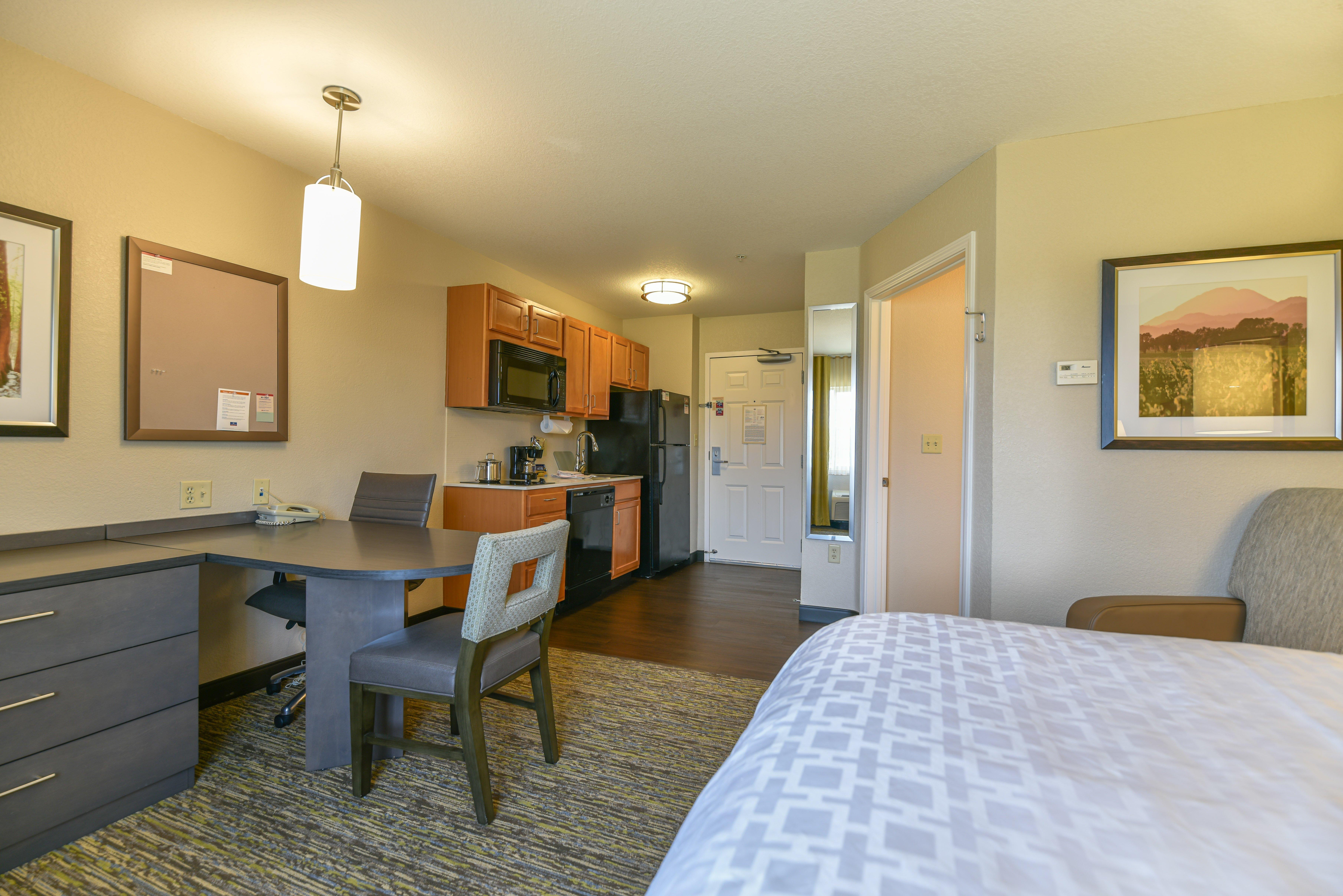 Candlewood Suites Medford By Ihg Exterior foto