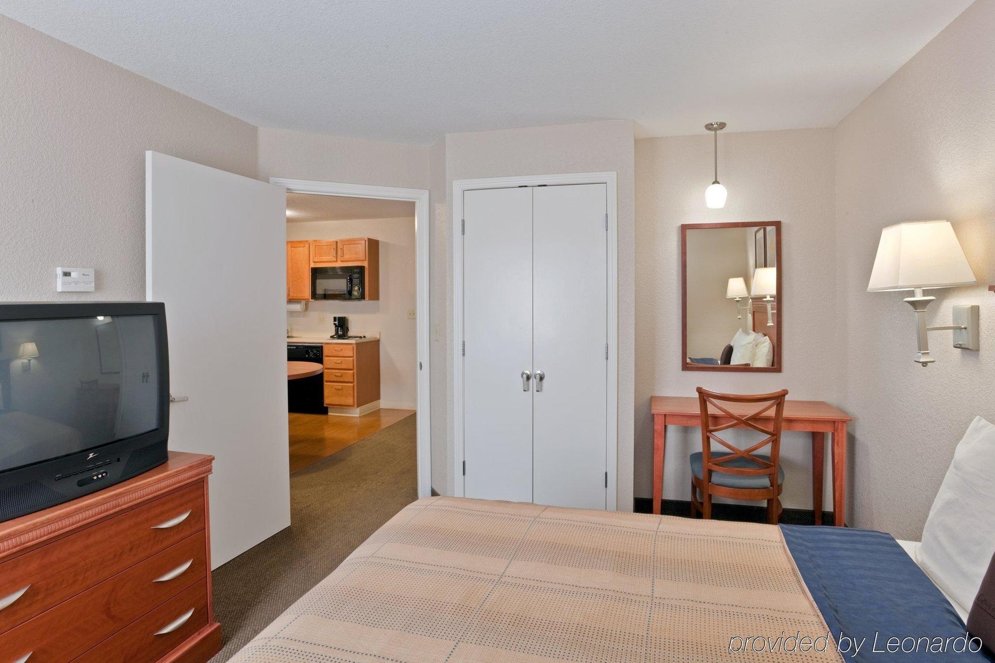 Candlewood Suites Medford By Ihg Exterior foto